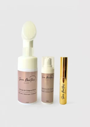 Kit skincare básica e bem feita com mousse facial, hitratante e sérum fortalecedor de sobrancelhas