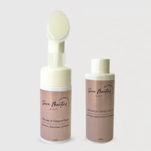 Kit Clean contém uma mousse de limpeza facial e um refil do mousse de limpeza para uma skincare diaria e eficiente