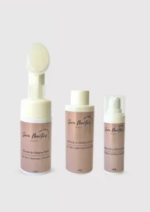 kit pele perfeita contém um mousse de limpra, um refil mousse de limpeza e um hidratante